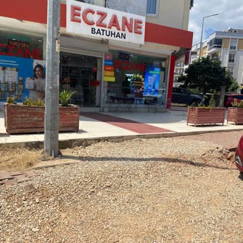 Kaldırım Ve Yolun Düzensiz Kaplaması Engelli Ve Yaşlılar İçin Güvenlik Sorunu