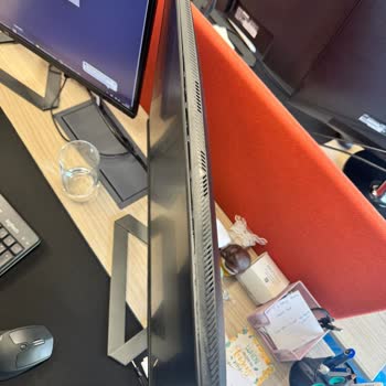 Monitor Viewsonic VX2779 regresa roto y cobran tarifas de envío injustas