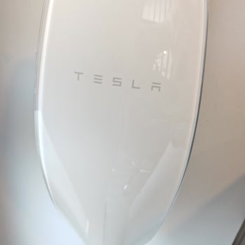 Tesla Wall Connector Sürekli Arıza Veriyor, Yenisi İsteniyor