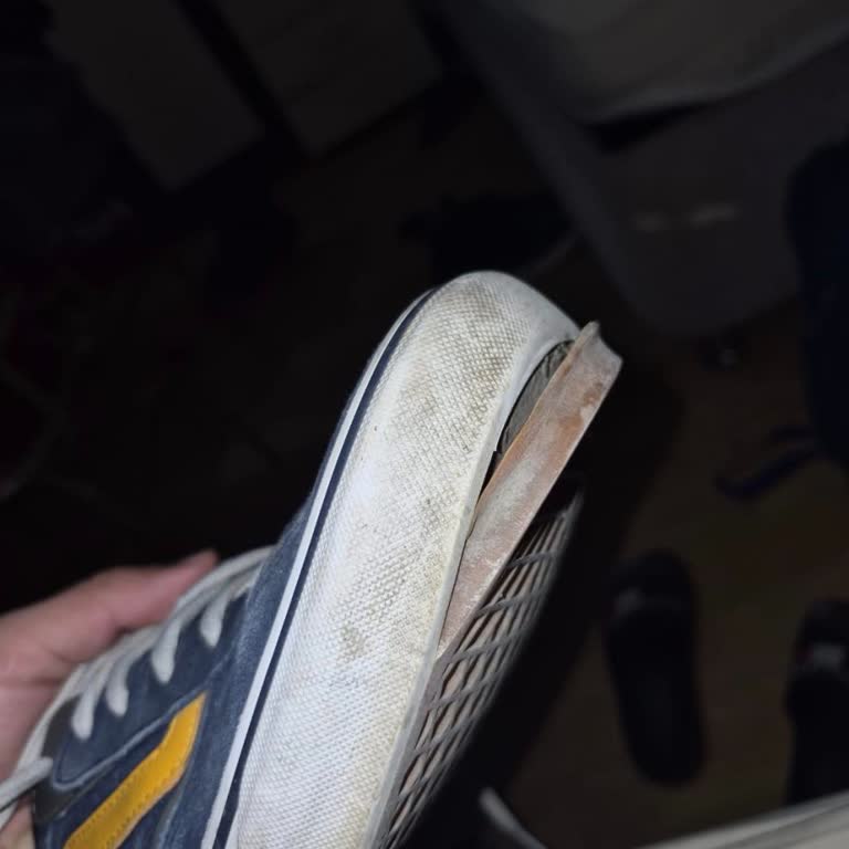 Vans Ayakkabısının Tabanı Açıldı, Değişim Talebine Yanıt Gelmedi