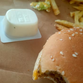 Burger King Hamburgerinde Böcek Bulundu: Hijyen Sorunu Ve İade Talebi