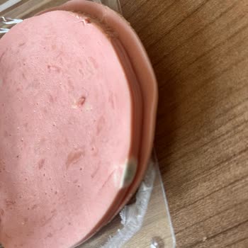 Küflü Salamla Karşılaşıldı: Sağlık Endişesi Ve Güven Sarsıntısı