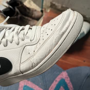 Nike Ayakkabısındaki Erken Çatlama Ve Yırtılma, Mağaza Ret Kararına Karşı Değişim Talebi