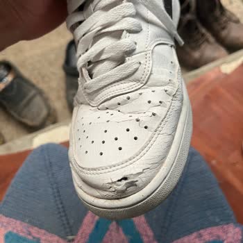 Nike Ayakkabısındaki Erken Çatlama Ve Yırtılma, Mağaza Ret Kararına Karşı Değişim Talebi
