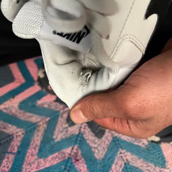 Nike Ayakkabısındaki Erken Çatlama Ve Yırtılma, Mağaza Ret Kararına Karşı Değişim Talebi