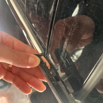 Renault Bayisinden Kırık Cam Çıtası Teslim Edildi, Yardım Yok