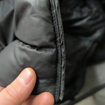 Montum Yırtıldı Ve Fermuarı Bozuldu, Mağaza Yardım Etmedi