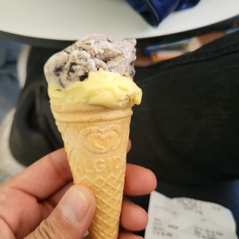Matematik Kafe Dondurma Porsiyonu Oldukça Küçük Ve Yetersizdi