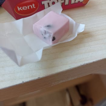 Kent Tofita Şeker Paketi İçinde Siyah Parçalar Sağlık Riski