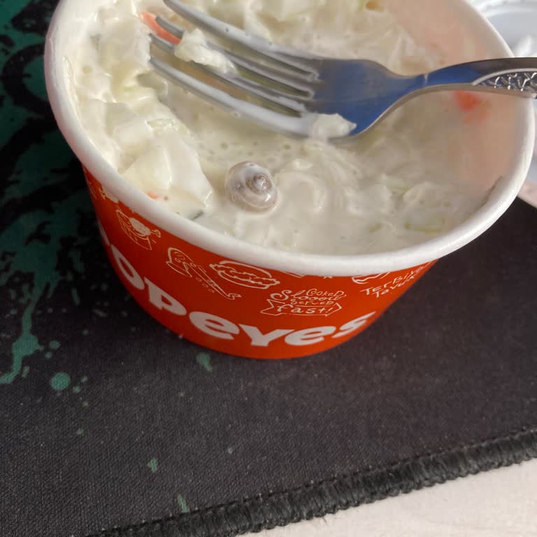 Popeyes Sandviçte Salyangoz Bulunması Ve Hijyen İhmaline Karşı Şikayet