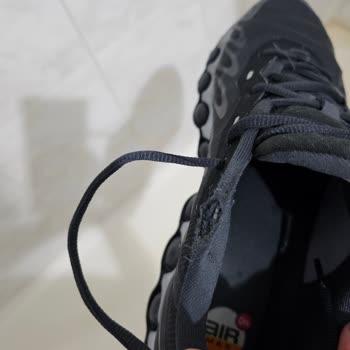 Nike Ayakkabısının Bilek Kısmının Bir Ayda Sökülmesi Ve Açıklama Eksikliği