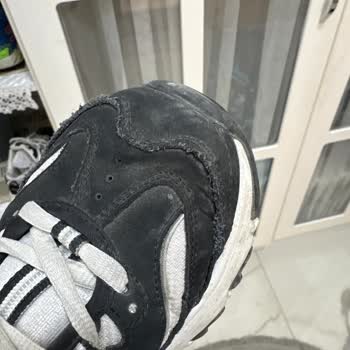 Skechers Ayakkabısında Bir Ay İçinde Ön Kenar Yırtılması Ve Mağaza Desteğinin Yokluğu