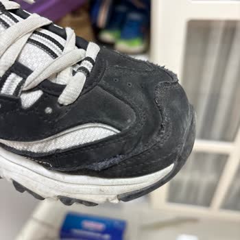 Skechers Ayakkabısında Bir Ay İçinde Ön Kenar Yırtılması Ve Mağaza Desteğinin Yokluğu