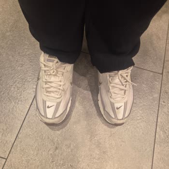 Deichmann'da Alınan Nike Ayakkabı Üç Defa Giyildikten Sonra Tabanı Ve Ön Dikişinde Hata