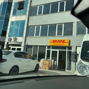 Resimdeki Kişinin Kaba Üslubu Ve Yetkili Müdahale Eksikliği