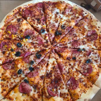 Domino's Pizza Halkalı Şubesinde Az Malzemeli XL Pizza Üzerine Şikayet