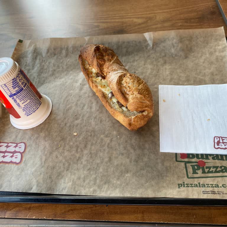 PizzaLazza Eskişehir Şubesinde Küçük Ve Sert Sandviç İçin İade Talebi
