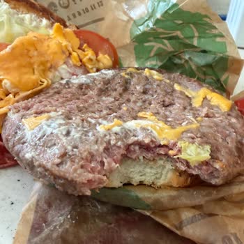 Yemeksepeti'nden Çiğ Burger King Hamburgeri Sağlık Riskine Yol Açtı