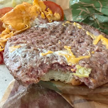 Yemeksepeti'nden Çiğ Burger King Hamburgeri Sağlık Riskine Yol Açtı