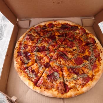 Açık Gelen Pizza Kutusu Sebebiyle Hijyen Şüphesi