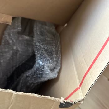 Aras Kargo'nun Asansörde Bıraktığı Parçalanmış Paket Ve Bilgilendirme Eksikliği