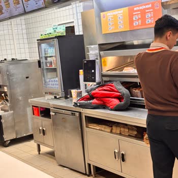 Aqua Florya Burger King Şubesinde Hijyen İhlali Ve Geciken Sipariş Mağduriyeti
