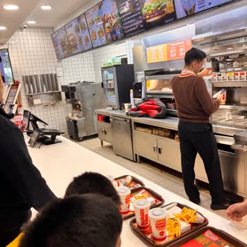 Aqua Florya Burger King Şubesinde Hijyen İhlali Ve Geciken Sipariş Mağduriyeti