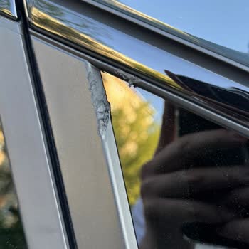 Cupra İstanbul Servisinde Araç Yıkama Sonrası Far Çizikleri Ve Plastik Parça Yanıkları