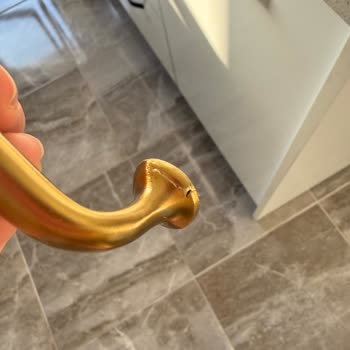 Kusurlu Gardırop Kulpları Ve Müşteri Desteği Eksikliği