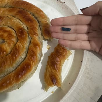 İçinden Çıkan Plastik Parça Nedeniyle Nimet Böreğinde Sağlık Riski