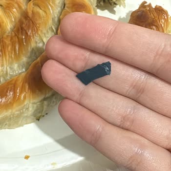 İçinden Çıkan Plastik Parça Nedeniyle Nimet Böreğinde Sağlık Riski