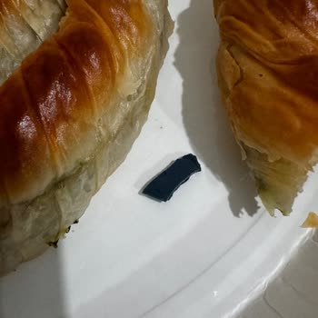 İçinden Çıkan Plastik Parça Nedeniyle Nimet Böreğinde Sağlık Riski