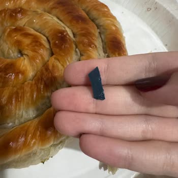 İçinden Çıkan Plastik Parça Nedeniyle Nimet Böreğinde Sağlık Riski