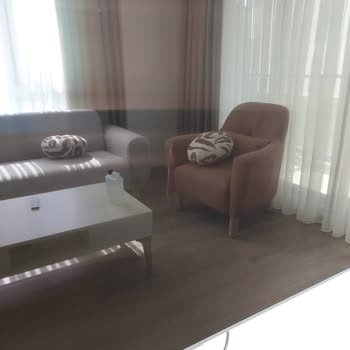 Montaj Hatası Nedeniyle Eğik Duran TV Ve Panel Çizikleri