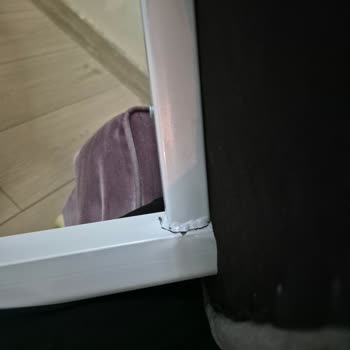 Kırık Sandalyeler Nedeniyle Çocuğumun Güvenliği Tehlikede Acil Değişim Talebi