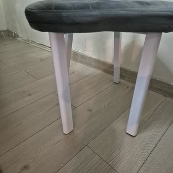 Kırık Sandalyeler Nedeniyle Çocuğumun Güvenliği Tehlikede Acil Değişim Talebi