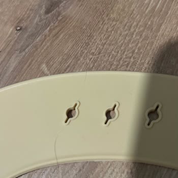 Silikon Önlük Bağlama Bölgesindeki Yırtılma Sebebiyle Ücretsiz Değişim Talebi