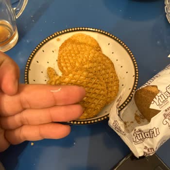 Eti Yulaflı Bisküviden Plastik Parça Çıktı