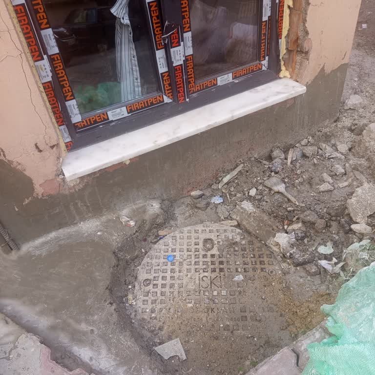 İSKİ'ye Şiddetli Koku Yaratan Rögar Kapağının Taşınması Talebi