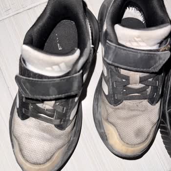 Deichmann'da Koruma İşlemi Yapan Ayakkabı Kısa Sürede Mahvoldu Ve Mağaza Yardım Reddetti