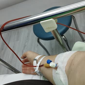 Acil Serviste Damar Yolu Açma İşlemi Sırasında Yetersiz Personel Nedeniyle Kol Şişti Ve Morardı
