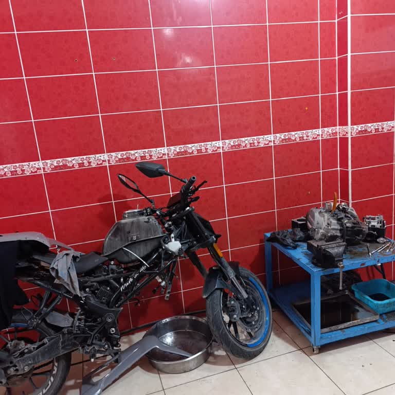 Üst Kapak Parçası Gecikmesi Ve Çelişkili Bilgi Nedeniyle Motosikletim Serviste Bekliyor