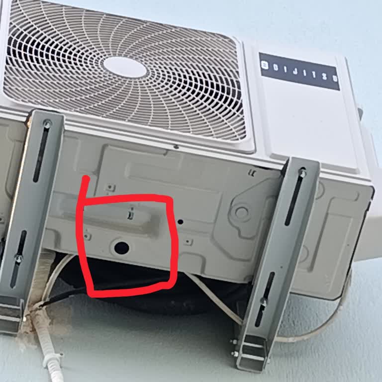 Dış Ünitede Montaj Eksikliği Nedeniyle Su Dökülmesi Ve Çözüm Beklemesi