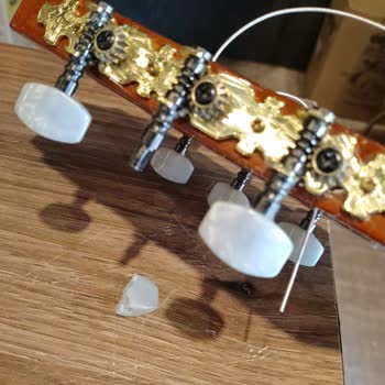 Doremusic Ataşehir Şubesinde Gitar Bakımı İçin Sorumluluk Almama Ve Kaba Tutum