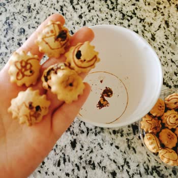 Biscolata Mood Bisküvilerinde Kırık Parçalar Ve Çikolata Sızıntısı