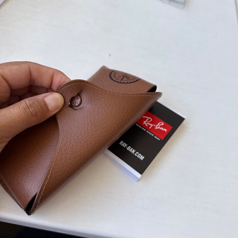 Atasun Optik’te Rayban Gözlük Kılıfı Bir Hafta İçinde Yırtıldı Ve Değişim Reddedildi