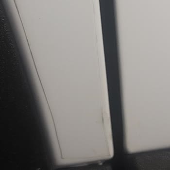 Opel Bayisinde PVC Kaplamalı Ön Kaportada Kesik, Servis Cevapsız