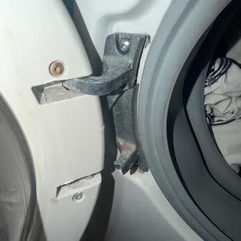 Bosch Çamaşır Makinesi Menteşesi İçin 4200 TL Fiyat Şoku