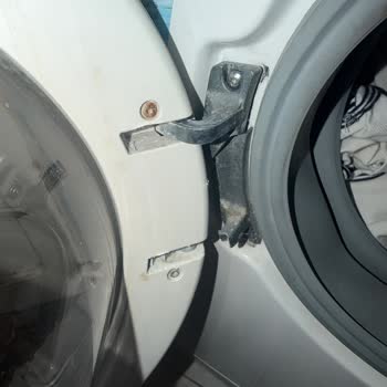 Bosch Çamaşır Makinesi Menteşesi İçin 4200 TL Fiyat Şoku
