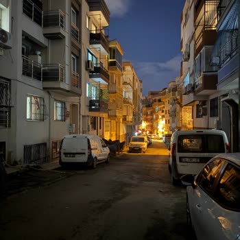 Gdz Elektrik Dağıtım İzmir'de Sokak Lambaları Yanmıyor ve Yetkililer Sorunu Çözmüyor